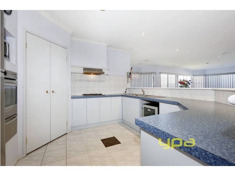 25 Wrigley Crescent, Roxburgh Park VIC 3064