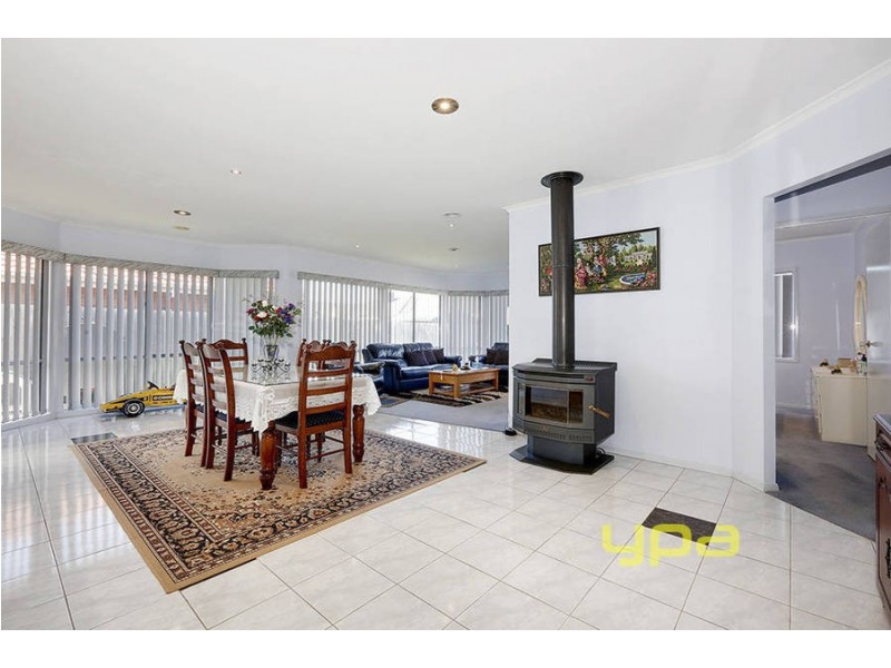 25 Wrigley Crescent, Roxburgh Park VIC 3064