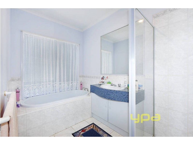 25 Wrigley Crescent, Roxburgh Park VIC 3064