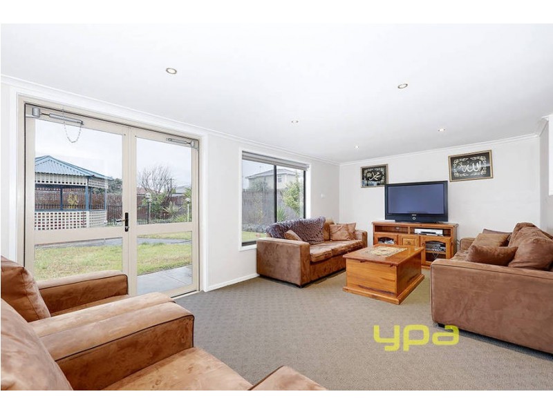6 Chilwell Court, Meadow Heights VIC 3048