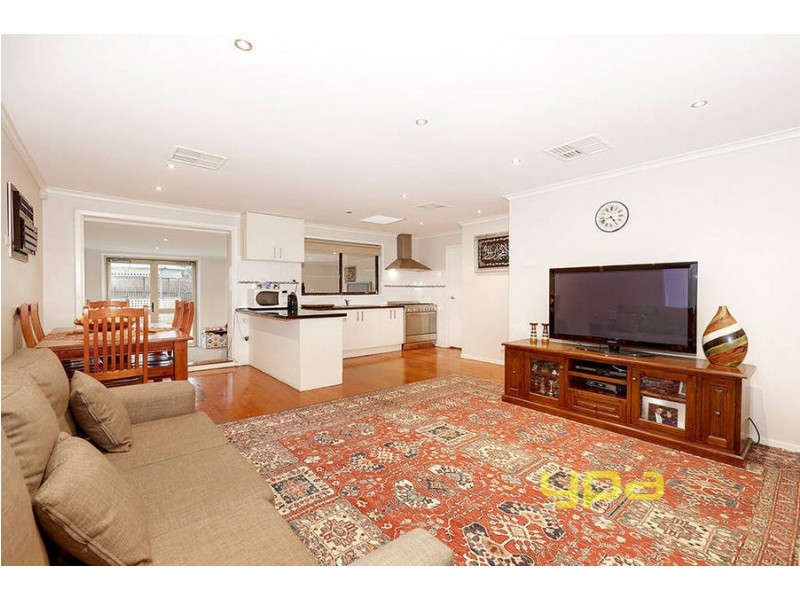 6 Chilwell Court, Meadow Heights VIC 3048