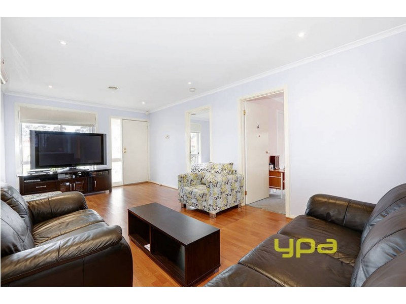 63 McKenzie Crescent, Roxburgh Park VIC 3064