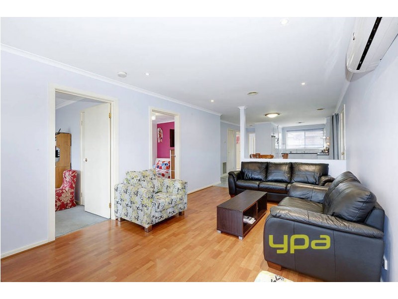 63 McKenzie Crescent, Roxburgh Park VIC 3064