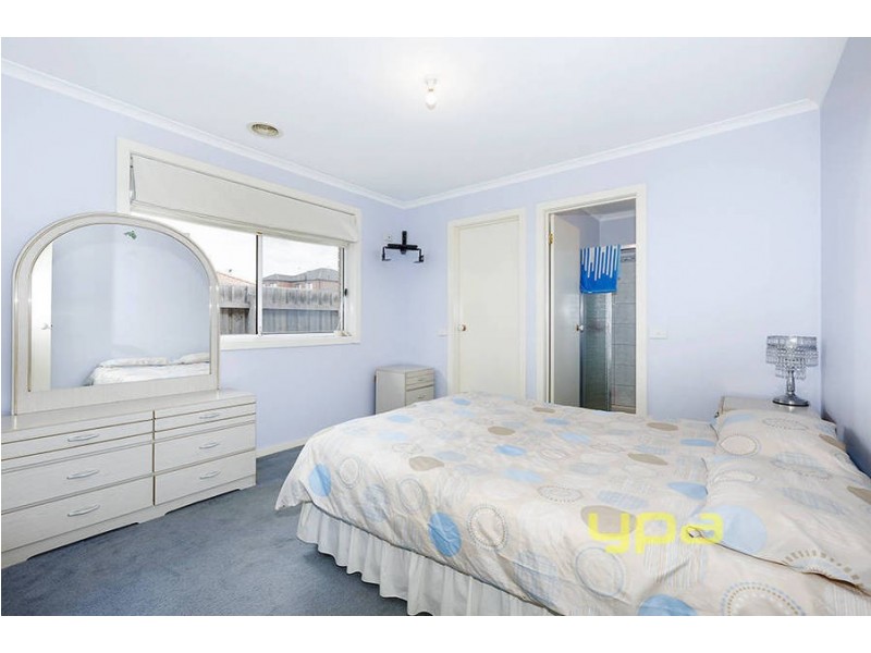 63 McKenzie Crescent, Roxburgh Park VIC 3064