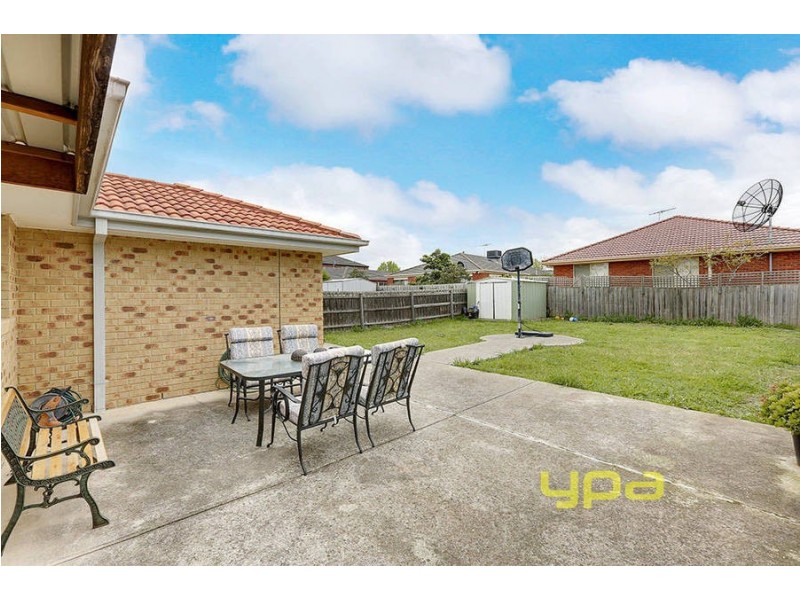 63 McKenzie Crescent, Roxburgh Park VIC 3064