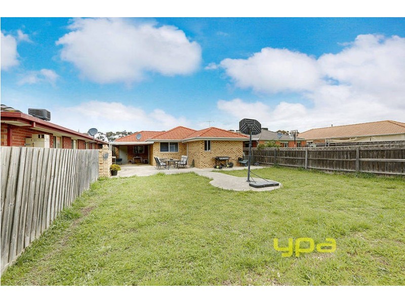 63 McKenzie Crescent, Roxburgh Park VIC 3064