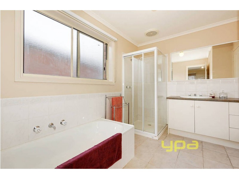 4 Sporing Court, Roxburgh Park VIC 3064