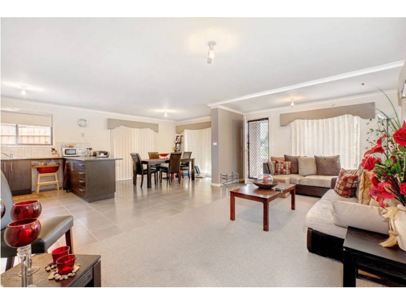 1/15 Bicentennial Crescent, Meadow Heights VIC 3048