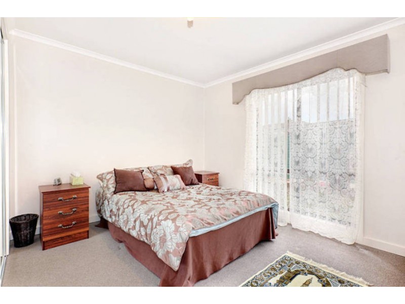 1/15 Bicentennial Crescent, Meadow Heights VIC 3048