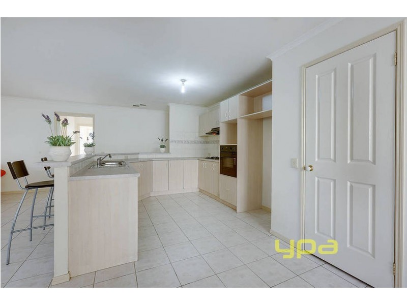 11 Correll Way, Roxburgh Park VIC 3064