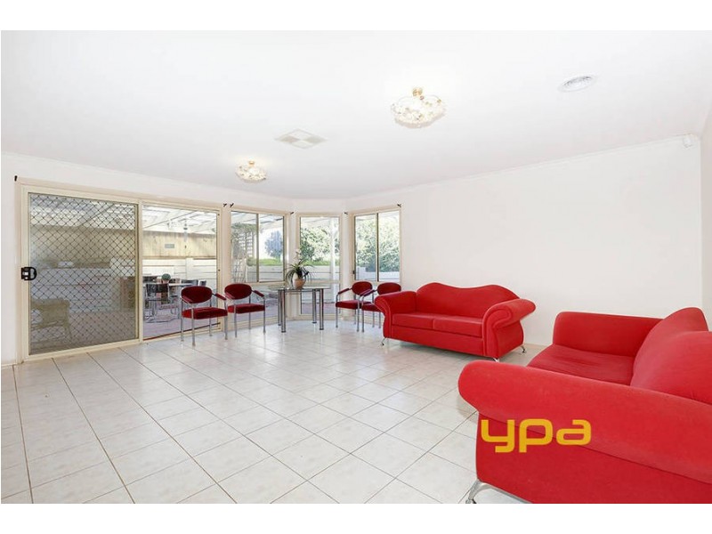 11 Correll Way, Roxburgh Park VIC 3064