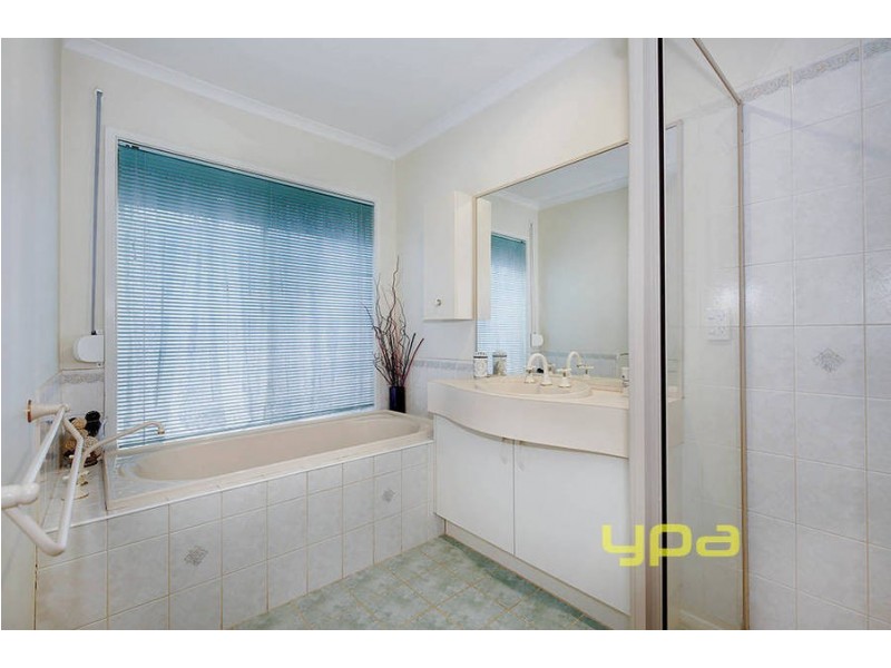 22 Centaurus Avenue, Roxburgh Park VIC 3064