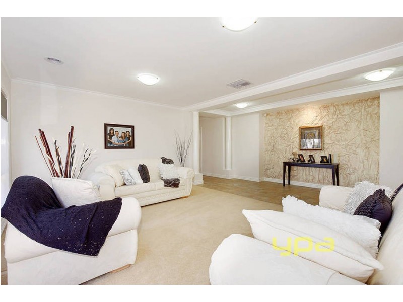 4 Lambert Place, Roxburgh Park VIC 3064