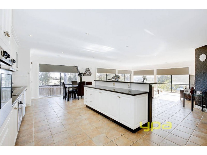 4 Lambert Place, Roxburgh Park VIC 3064