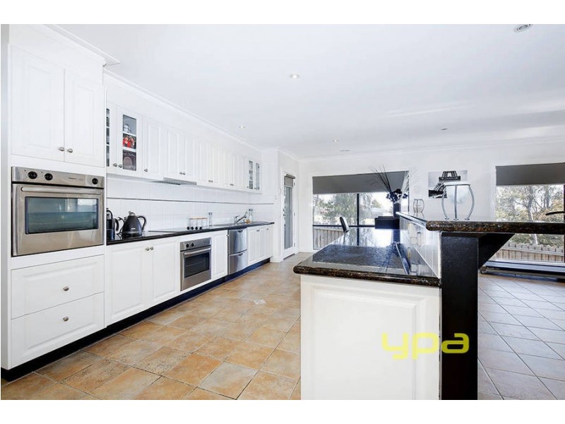 4 Lambert Place, Roxburgh Park VIC 3064