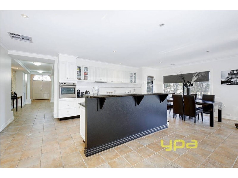 4 Lambert Place, Roxburgh Park VIC 3064