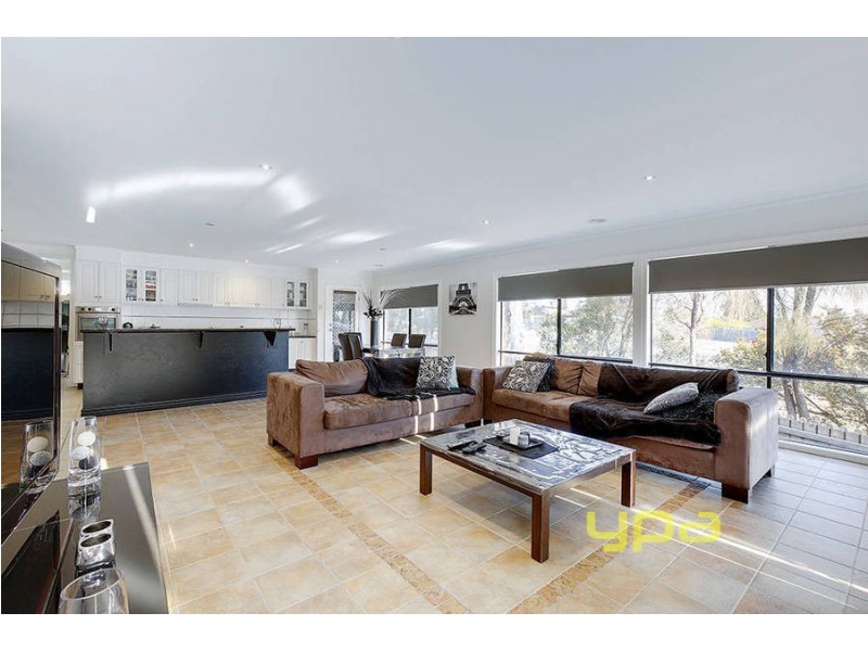 4 Lambert Place, Roxburgh Park VIC 3064