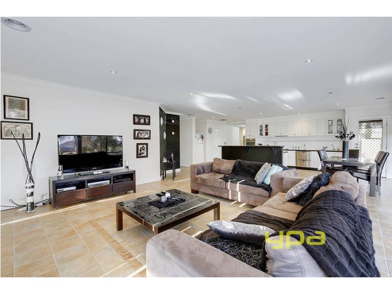 4 Lambert Place, Roxburgh Park VIC 3064