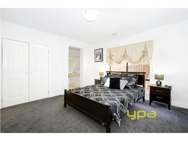 4 Lambert Place, Roxburgh Park VIC 3064