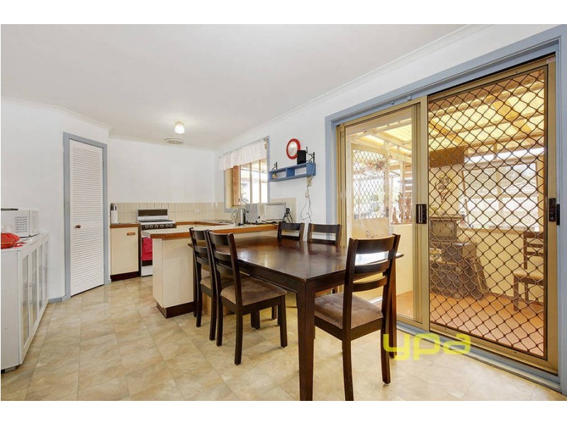 1/4 Rocklands Rise, Meadow Heights VIC 3048