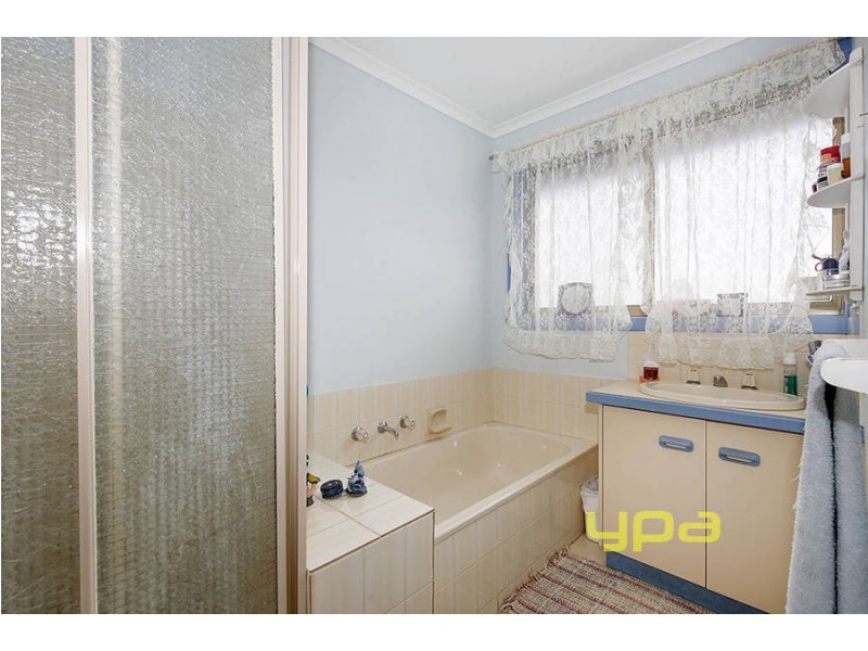 1/4 Rocklands Rise, Meadow Heights VIC 3048