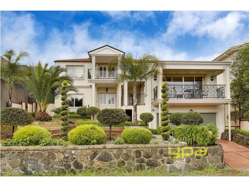 16 Douglas Mawson Drive, Roxburgh Park VIC 3064