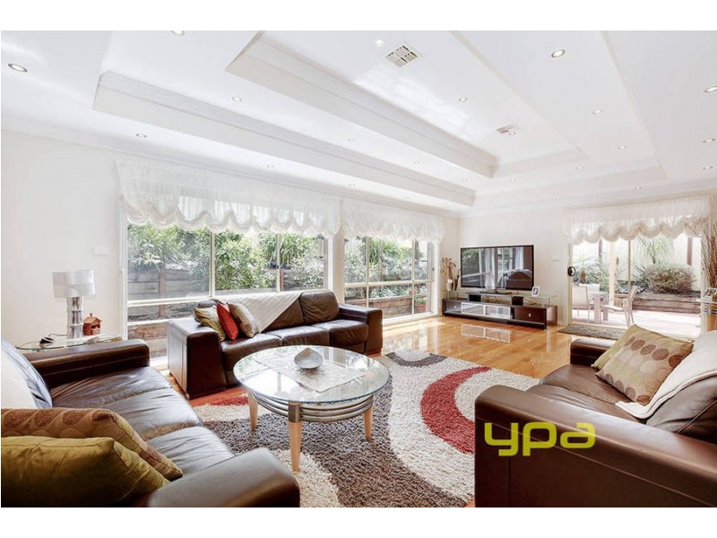 16 Douglas Mawson Drive, Roxburgh Park VIC 3064