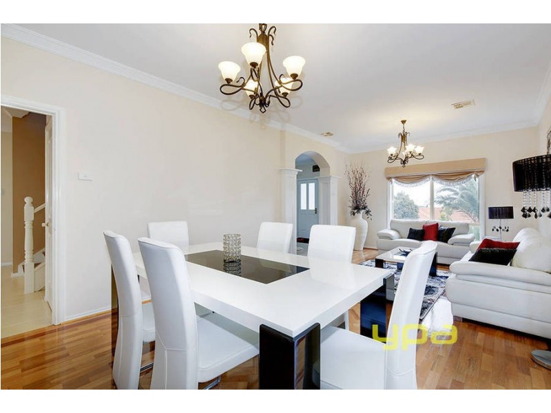 16 Douglas Mawson Drive, Roxburgh Park VIC 3064