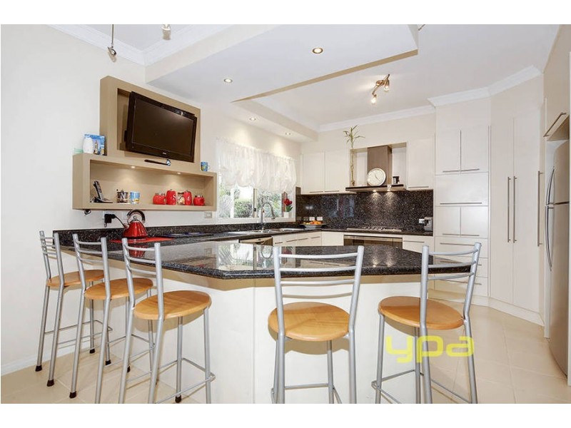 16 Douglas Mawson Drive, Roxburgh Park VIC 3064