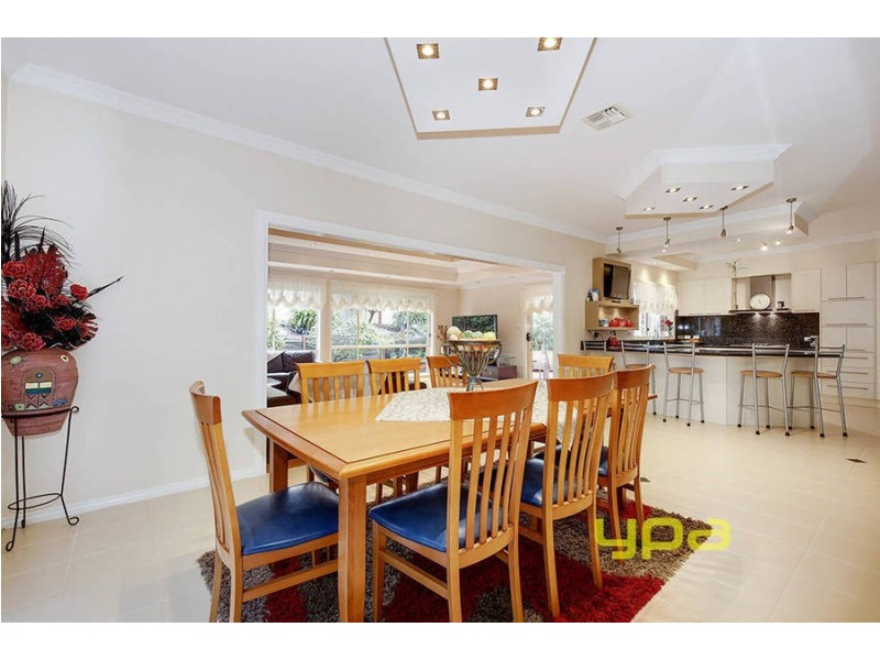 16 Douglas Mawson Drive, Roxburgh Park VIC 3064