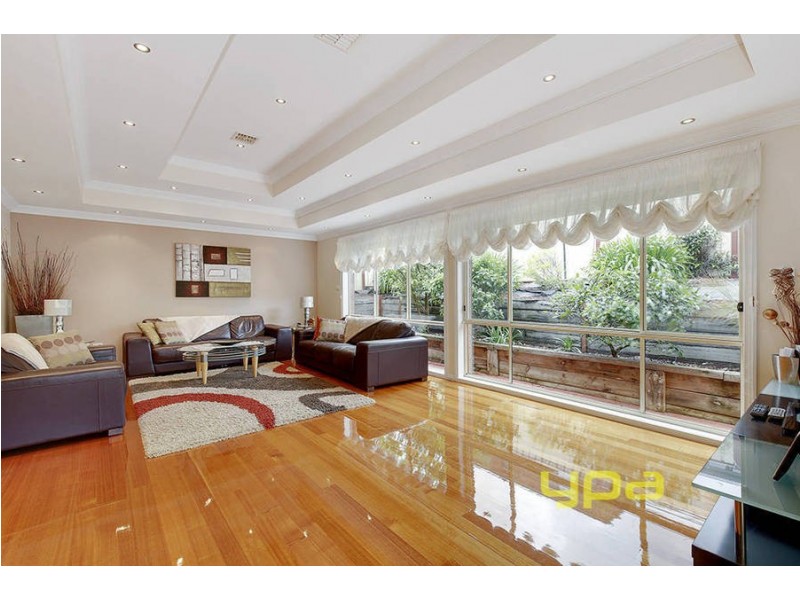 16 Douglas Mawson Drive, Roxburgh Park VIC 3064