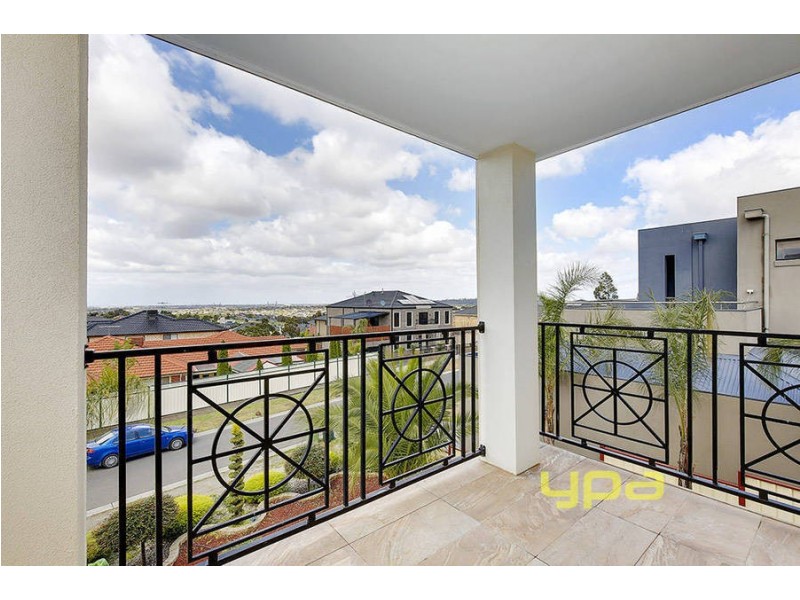 16 Douglas Mawson Drive, Roxburgh Park VIC 3064