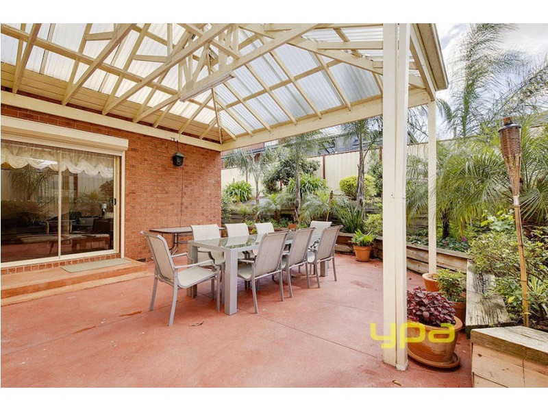 16 Douglas Mawson Drive, Roxburgh Park VIC 3064