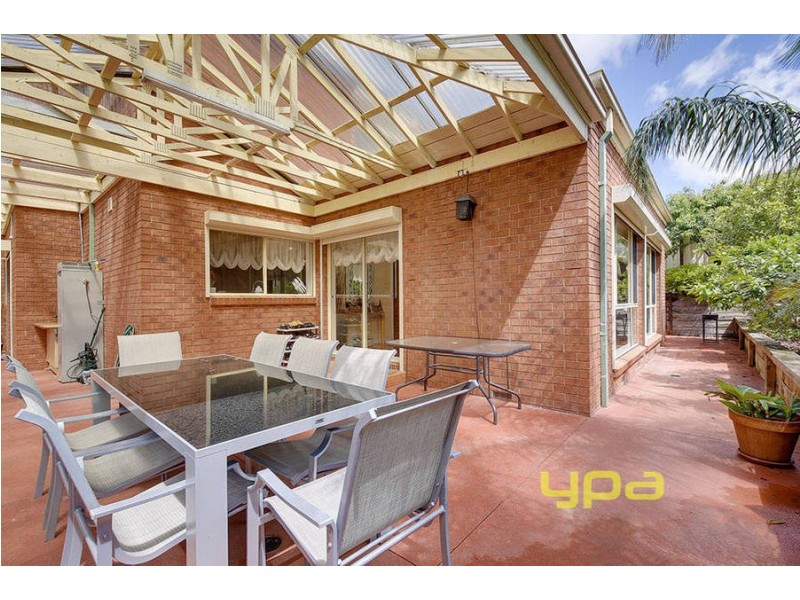 16 Douglas Mawson Drive, Roxburgh Park VIC 3064