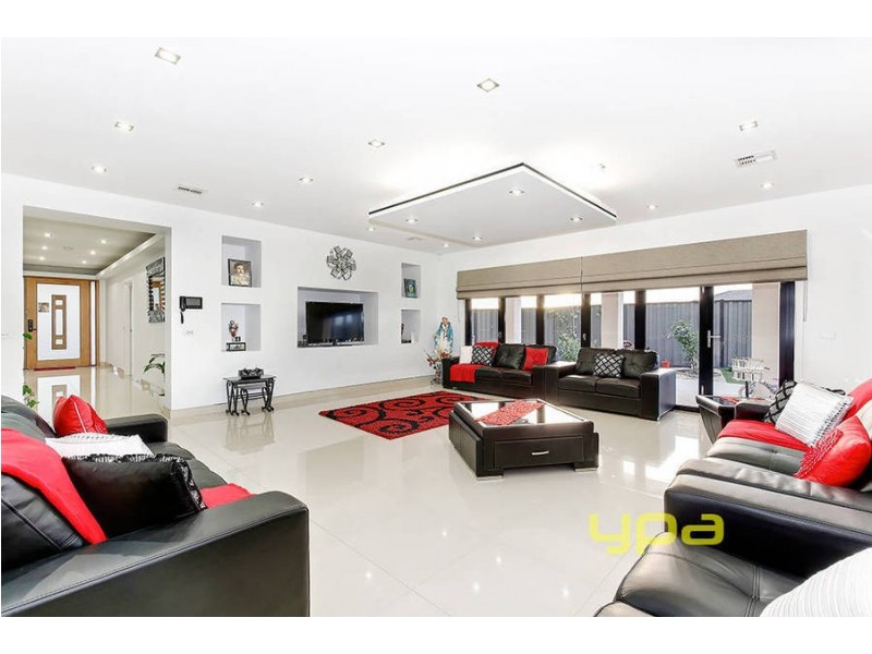 108 Biltmore Crescent, Roxburgh Park VIC 3064