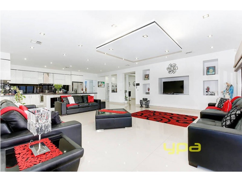 108 Biltmore Crescent, Roxburgh Park VIC 3064