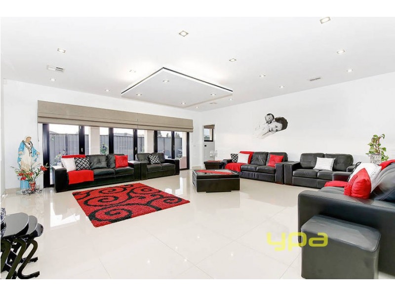 108 Biltmore Crescent, Roxburgh Park VIC 3064