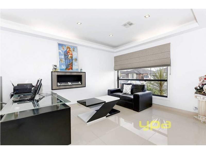 108 Biltmore Crescent, Roxburgh Park VIC 3064