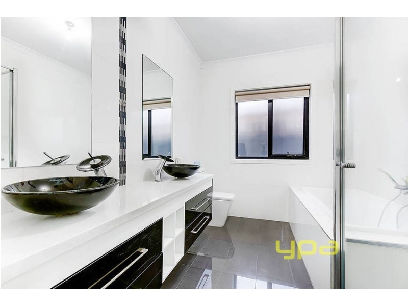 108 Biltmore Crescent, Roxburgh Park VIC 3064