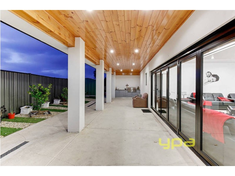 108 Biltmore Crescent, Roxburgh Park VIC 3064