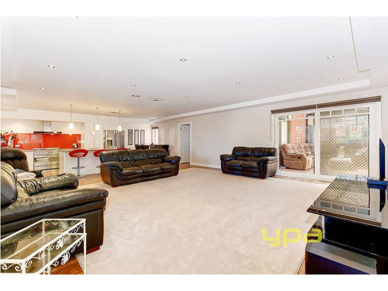 39 Rearden Crescent, Roxburgh Park VIC 3064