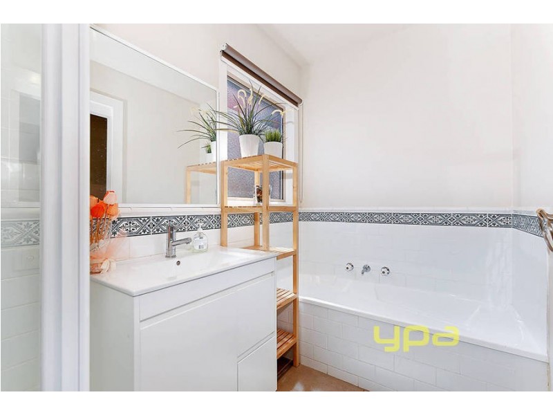 39 Rearden Crescent, Roxburgh Park VIC 3064