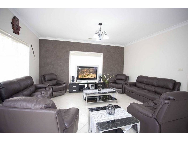 50 Statesman Avenue, Roxburgh Park VIC 3064