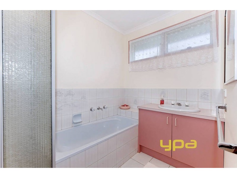 24 Gunbower Crescent, Meadow Heights VIC 3048