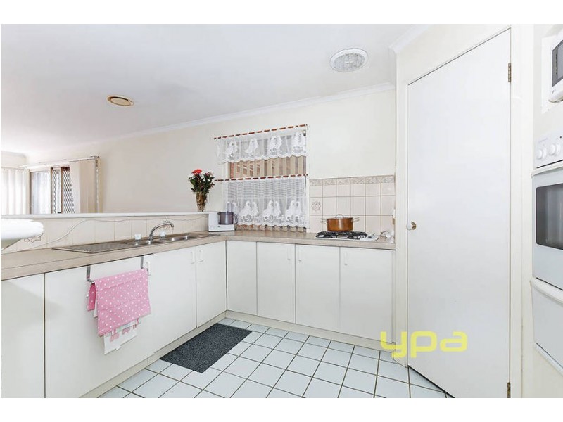 37 Sheridan Way, Roxburgh Park VIC 3064