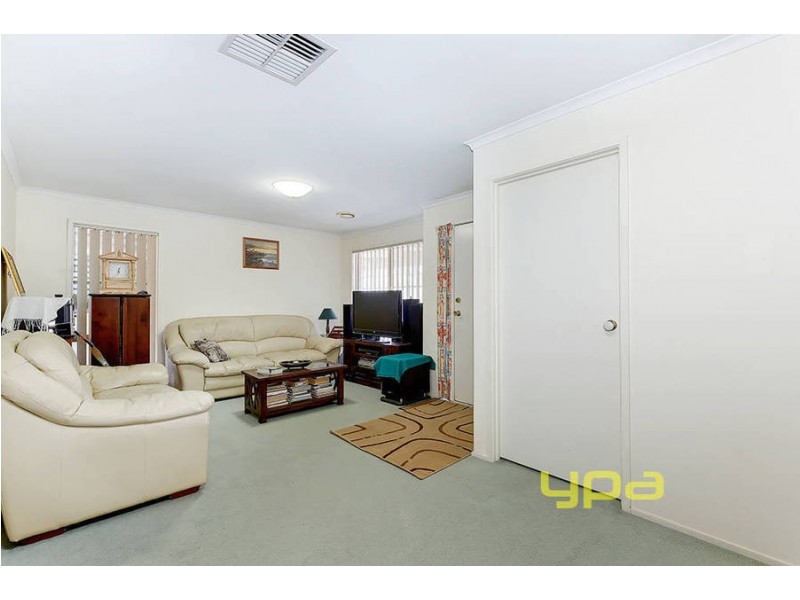 37 Sheridan Way, Roxburgh Park VIC 3064