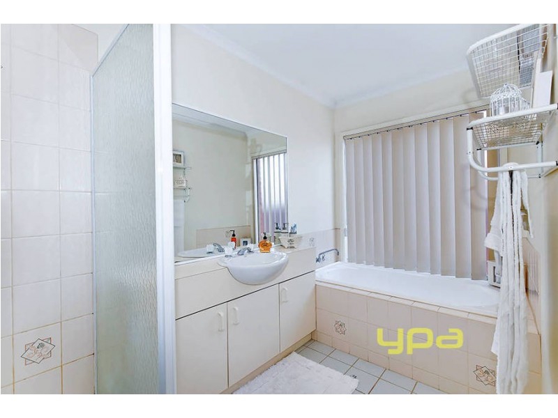 37 Sheridan Way, Roxburgh Park VIC 3064