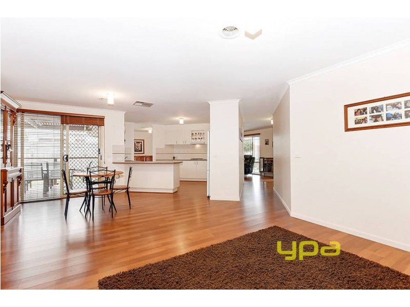 41 Salween Crescent, Roxburgh Park VIC 3064