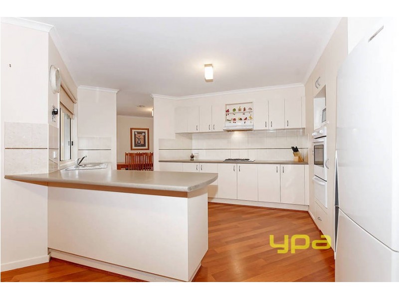 41 Salween Crescent, Roxburgh Park VIC 3064