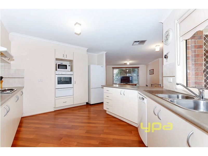 41 Salween Crescent, Roxburgh Park VIC 3064